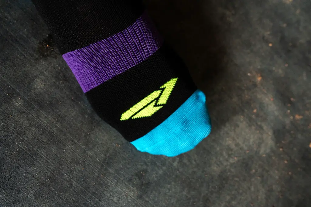 M_RidingSocks_SKU_263450_Action_40.webp