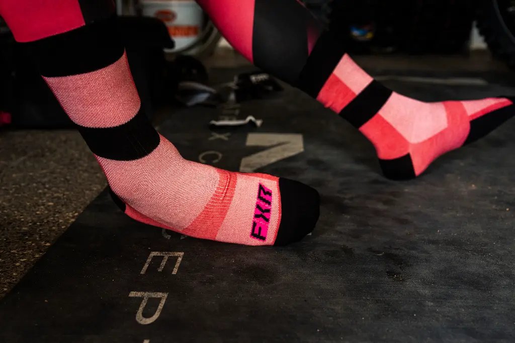M_RidingSocks_SKU_263450_Action_61.webp